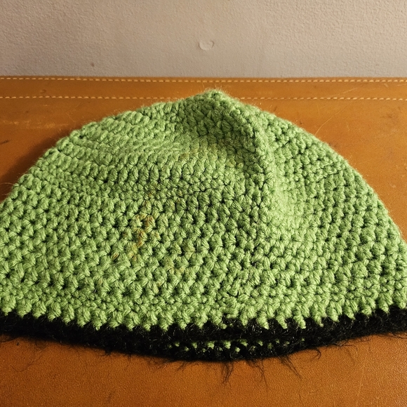 Green & Black Knitted Handmade Toque | Size Small - Picture 5 of 6